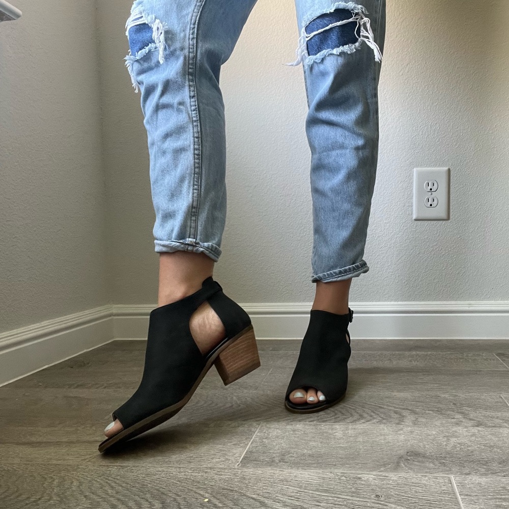 LUCKY HEEL BOOTIES